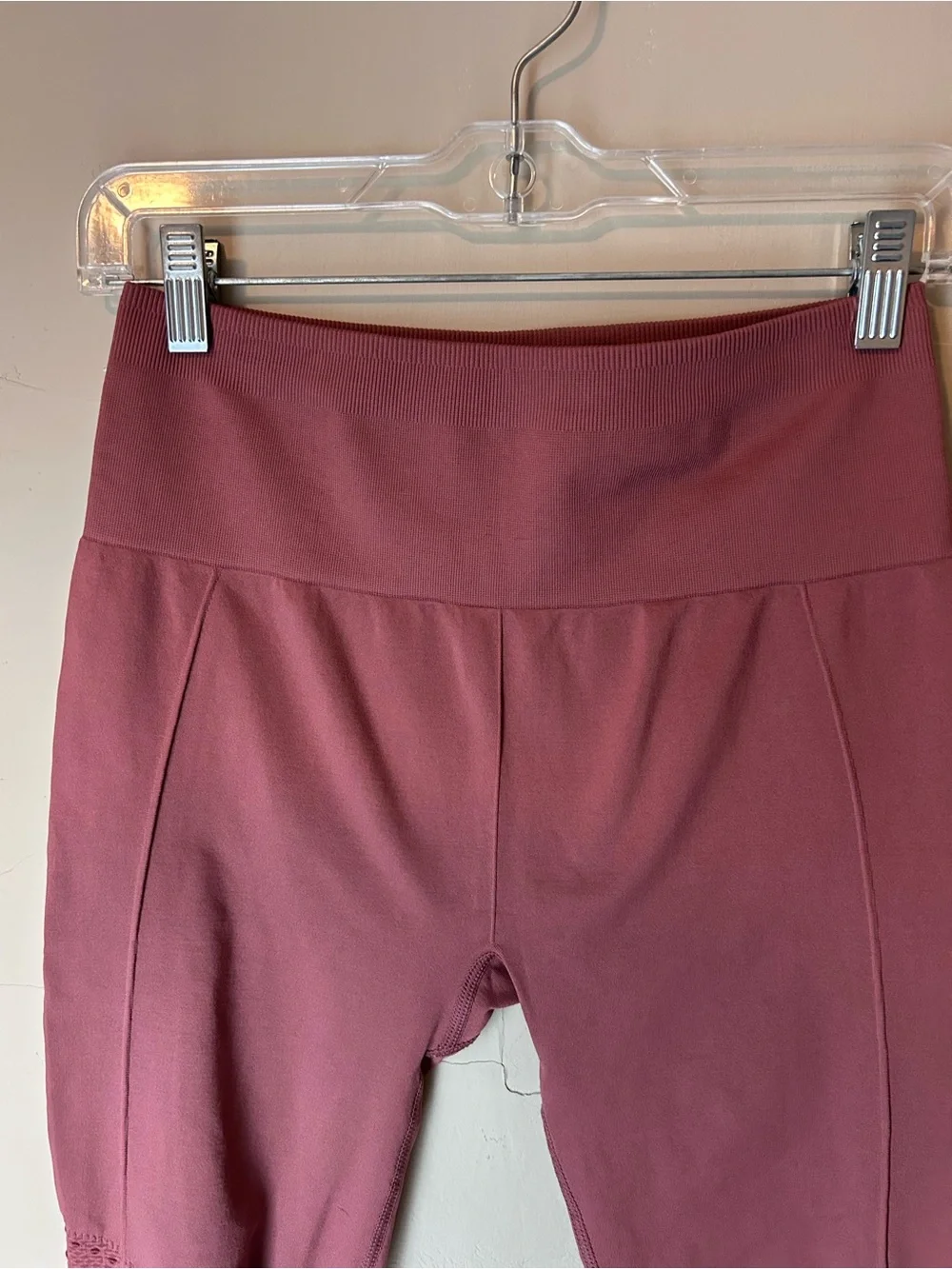 Fabletics Sync Seamless Mesh High Waisted 7/8 Leggings in Dark Rouge Size M